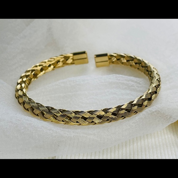 14k Sophia Bangle Bracelet - Picture 2 of 4